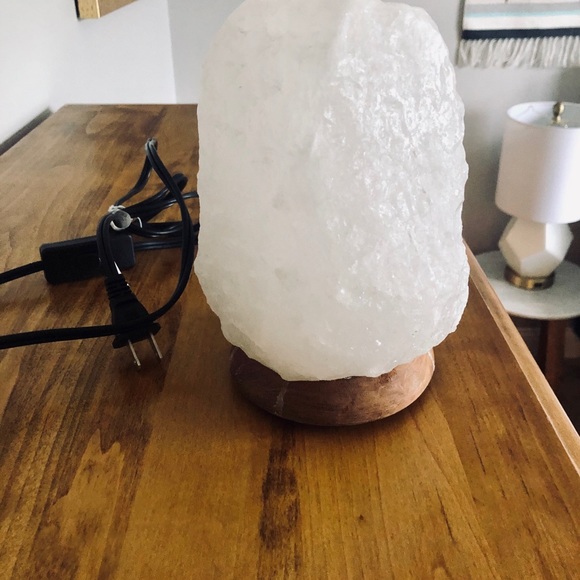 SOLD Rock salt lamp - Picture 2 of 3